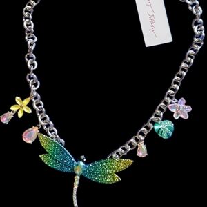 🧚🏻‍♂️✨Betsey Vibrant Ombre Pavé Stone Dragonfly Firefly Charm Necklace-NWT✨